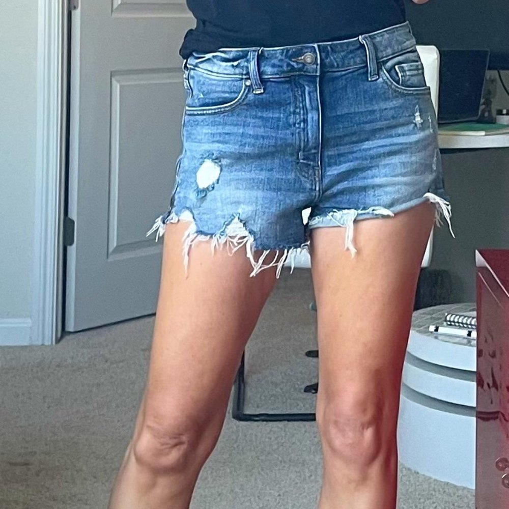 eunina LULU High Rise Shorts with side zippers